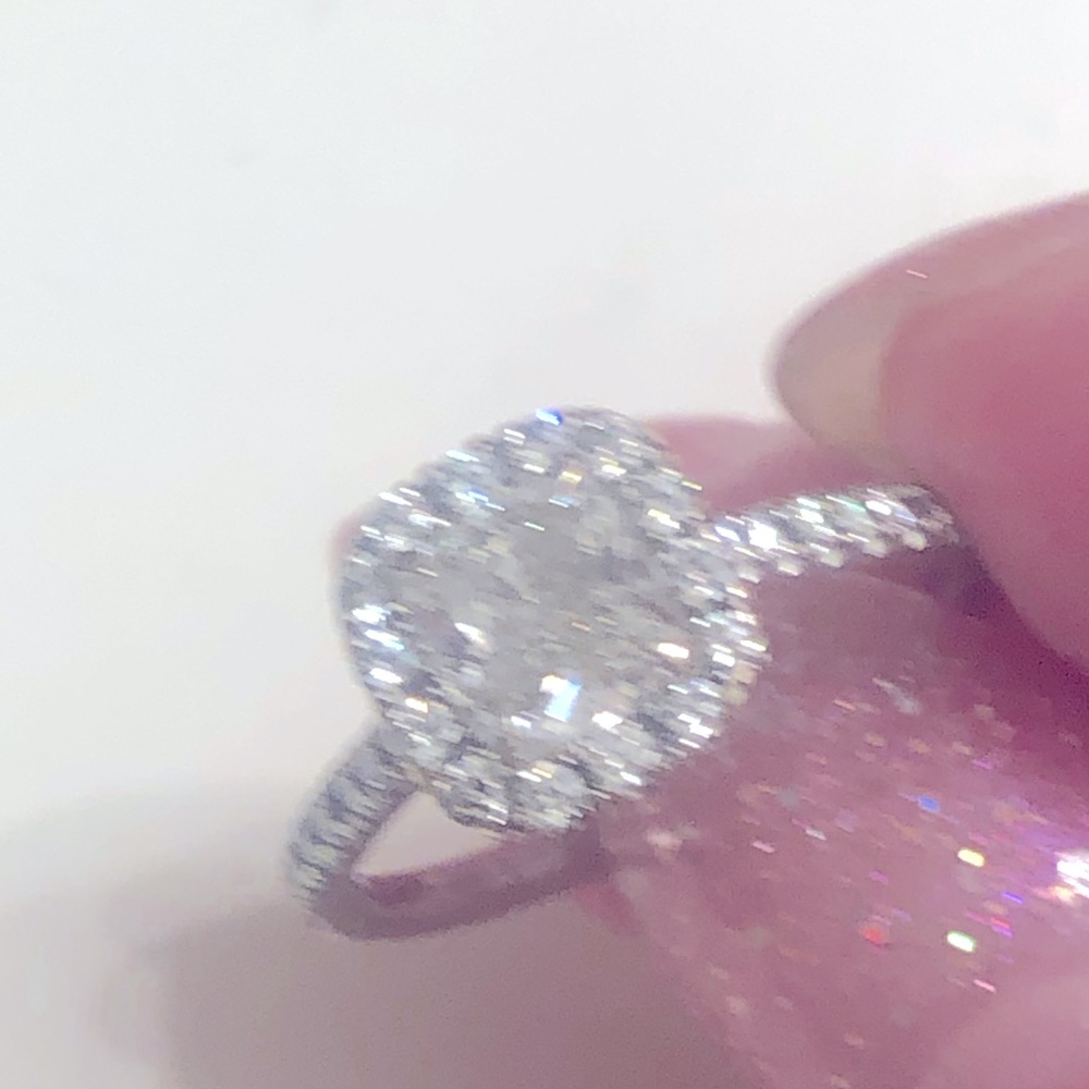 14k diamond ring. Center stone cushion .91 carat. Color/G Clarity/S11